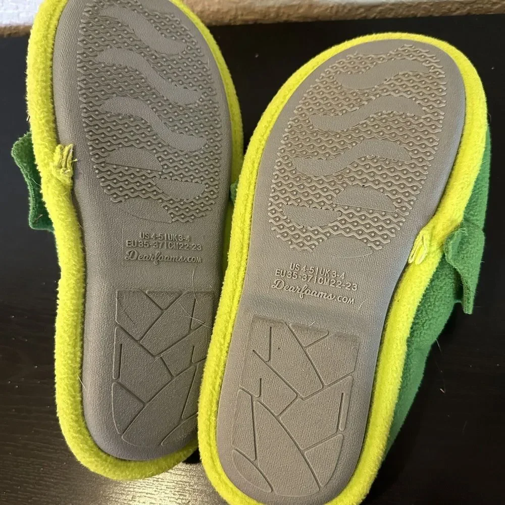 Dearfoams‎ Memory Foam Dinosaur Kids Green Slippers Size big kids 4-5